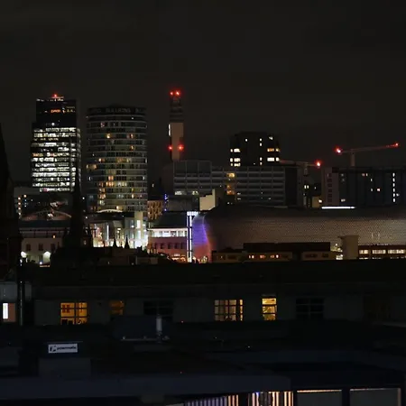 Penthouse - Amazing Skyline Views - Balcony - Free Extra 2 - Free Parking - Utilita Arena - Bullring Shopping - New St Station- Super King Size Bed Apartament
