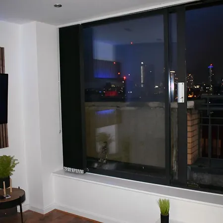 Penthouse - Amazing Skyline Views - Balcony - Free Extra 2 - Free Parking - Utilita Arena - Bullring Shopping - New St Station- Super King Size Bed Apartament