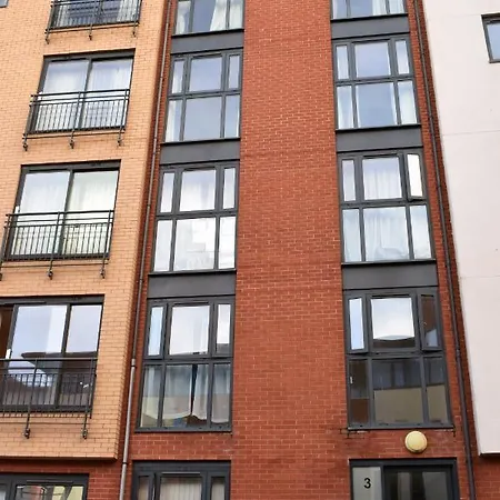 Apartament Penthouse - Amazing Skyline Views - Balcony - Free Extra 2 - Free Parking - Utilita Arena - Bullring Shopping - New St Station- Super King Size Bed *