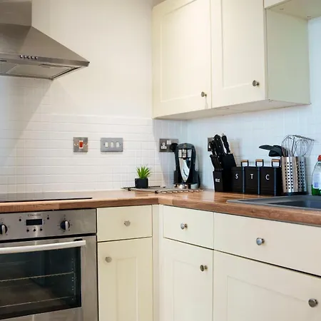 Penthouse - Amazing Skyline Views - Balcony - Free Extra 2 - Free Parking - Utilita Arena - Bullring Shopping - New St Station- Super King Size Bed Apartament