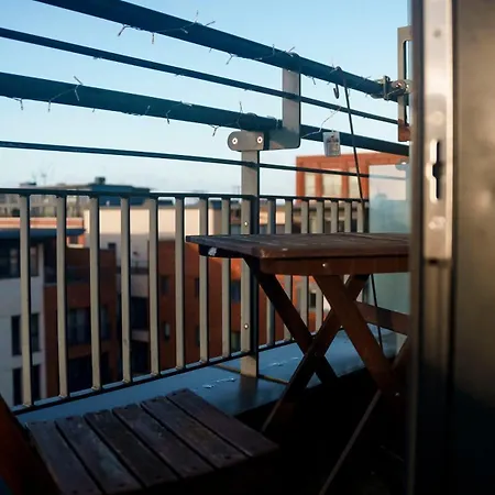 Penthouse - Amazing Skyline Views - Balcony - Free Extra 2 - Free Parking - Utilita Arena - Bullring Shopping - New St Station- Super King Size Bed *