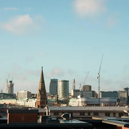 Penthouse - Amazing Skyline Views - Balcony - Free Extra 2 - Free Parking - Utilita Arena - Bullring Shopping - New St Station- Super King Size Bed Apartament Birmingham